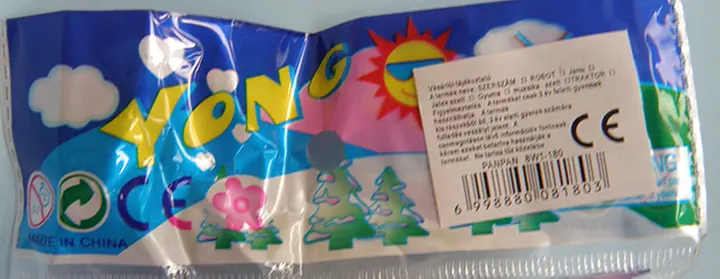 Foto uit de officiële melding: Yong Plastic pop — risico: Chemische risico's (A12/01368/20)
