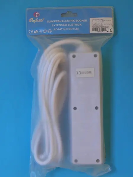 Foto dell’avviso ufficiale: Oufeite EUROPEAN ELECTRIC SOCKEE / Rotating outlet / hosszabbító Cavo di estensione di rete — rischio: Ustioni & Scossa elettrica