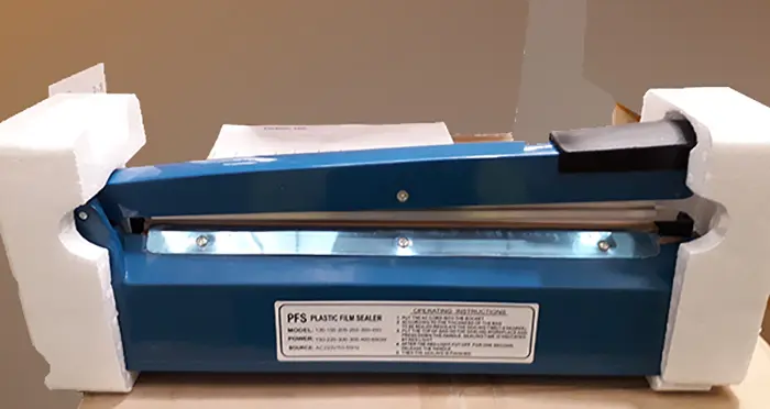 Photo from the official notice: Impulse Sealer Plastic Sealing Machine manual plastic sealing machine — electric shock risk