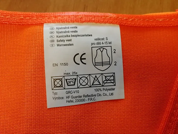 Foto aus der offiziellen Meldung: Warnweste für Kinder — Risiko: Verletzungen
