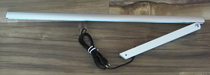 Photo de l’avis officiel: Professional Table Lamp / Asztali Lampa Lampe de bureau — risque: Brûlures & Choc électrique