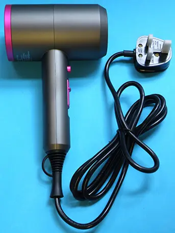 Photo de l’avis officiel: LIGHT YOU Professional Hair Dryer Women  New Sèche-cheveux — risque: Choc électrique