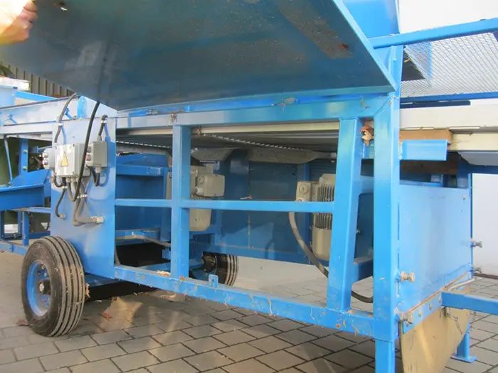 Photo from the official notice: Krukowiak Obcinarka śmigłowa do cebuli M650 onion propeller cutter — cuts risk