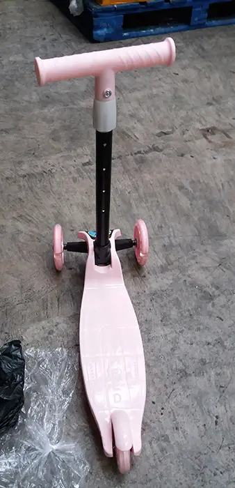 Photo from the official notice: 21st Scooter toy scooter — entrapment & injuries risk