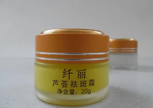 Foto do aviso oficial: Xian Li Aloe Vera Freckle Cream Produto para clarear a pele — risco: Químico