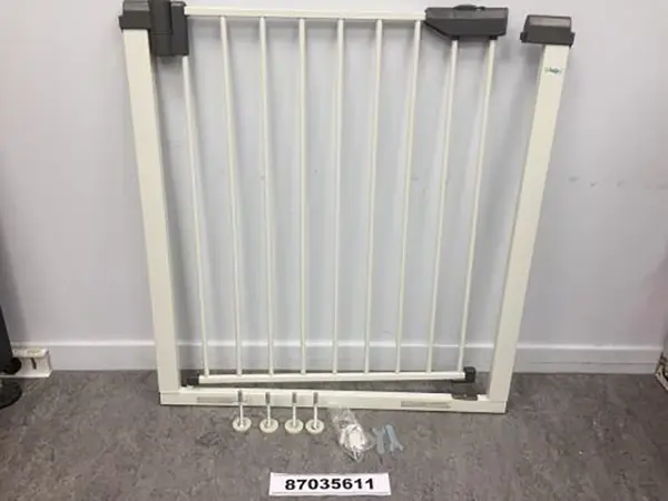 Foto dell’avviso ufficiale: Lawalu by Geuther Safety gate Easylock Light, Art.Nr. 4765 Cancello di sicurezza per bambini — rischio: Rischio per la salute / altro & Lesioni