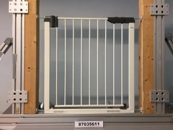 Foto dell’avviso ufficiale: Lawalu by Geuther Safety gate Easylock Light, Art.Nr. 4765 Cancello di sicurezza per bambini — rischio: Rischio per la salute / altro & Lesioni