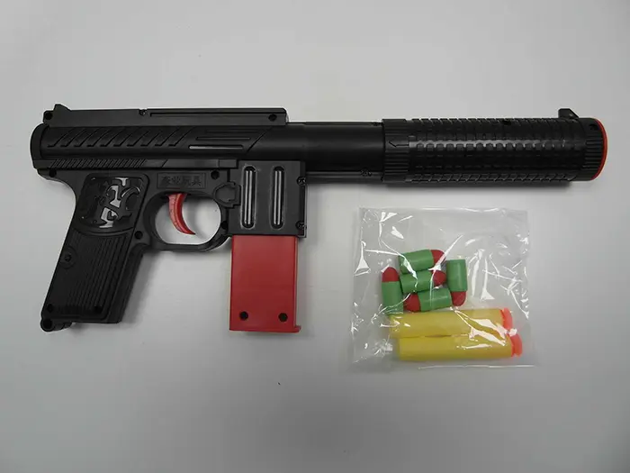 Foto uit de officiële melding: SENYE Pistolet avec chargeur Speelgoedpistool — risico: Aantasting van het gezichtsvermogen