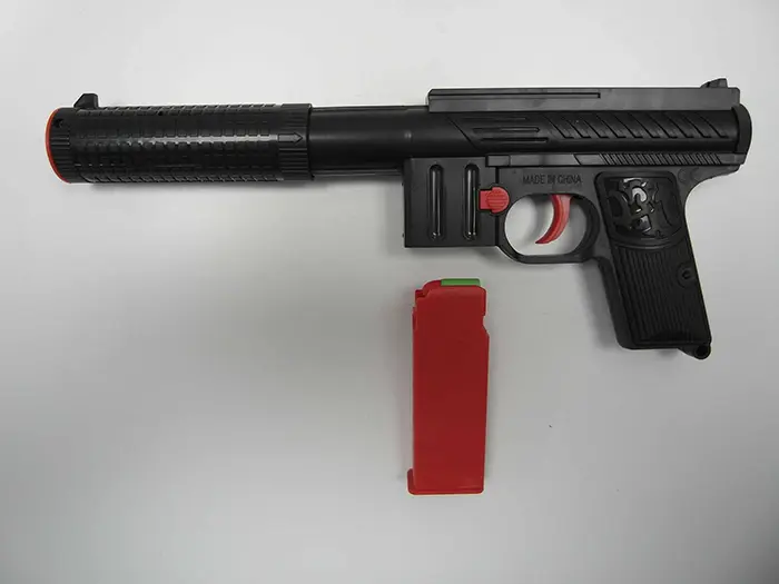 Foto uit de officiële melding: SENYE Pistolet avec chargeur Speelgoedpistool — risico: Aantasting van het gezichtsvermogen