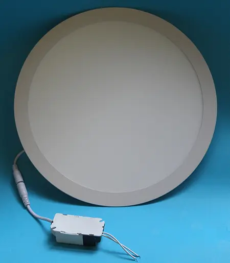 Foto do aviso oficial: LED Panel Light Luminária embutida — risco: Queimaduras & Choque elétrico