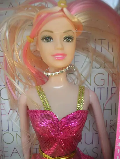 Foto do aviso oficial: Beautiful Charm Girl Boneca de plástico — risco: Químico
