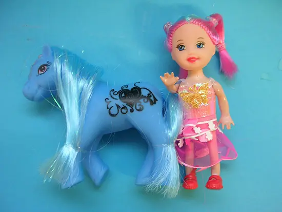 Photo from the official notice: Jia Hong Da Happy Carbon Pony plastic doll set — chemical risk