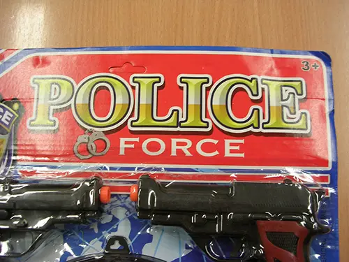 Photo from the official notice: XIN WU Police Force toy gun set — choking risk