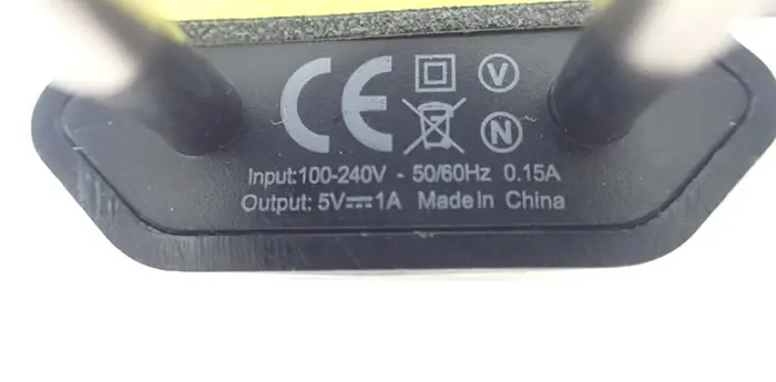 Photo de l’avis officiel: ICARUS Chargeur USB — risque: Choc électrique