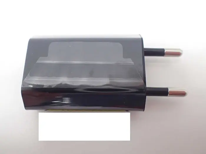 Photo de l’avis officiel: ICARUS Chargeur USB — risque: Choc électrique