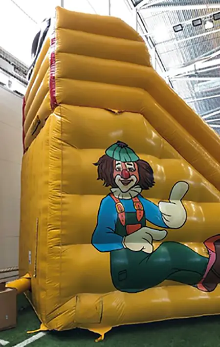 Foto do aviso oficial: Zizo Inflatables Clown slide, Rabbit slide Escalada inflável e curso de obstáculo — risco: Incêndio & Ferimentos