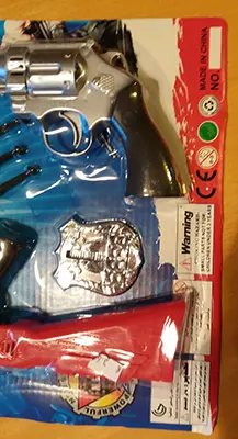 Foto aus der offiziellen Meldung: Police kit 'Shoot' Spielzeugpistole Set — Risiko: Ersticken