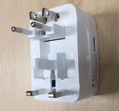 Foto aus der offiziellen Meldung: Maxah Travel Universal Plug Adaptor Steckeradapter — Risiko: Elektrischer Schlag