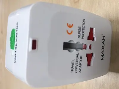 Foto aus der offiziellen Meldung: Maxah Travel Universal Plug Adaptor Steckeradapter — Risiko: Elektrischer Schlag