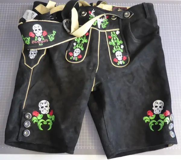 Photo de l’avis officiel: Deiters / Oktoberzauber Lederhose Siggi Lederhosen (bracelets en cuir) — risque: Risque chimique