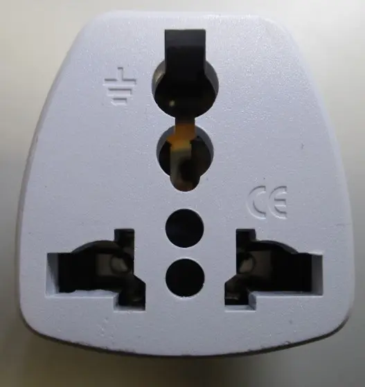 Foto do aviso oficial: As Universal Travel Adaptor Adaptador de viagem — risco: Choque elétrico