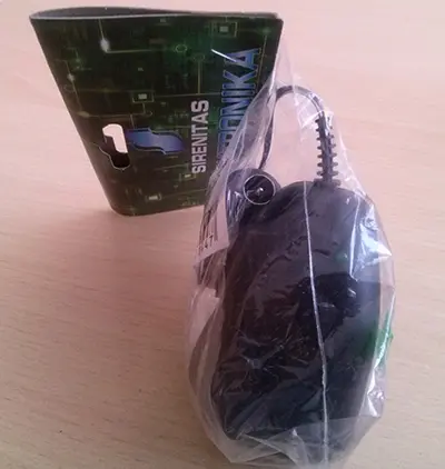 Foto uit de officiële melding: SIRENITAS ELEKTRONIKA Switching Adaptor Voeding voor antenne — risico: Brandwonden & Elektrische schok