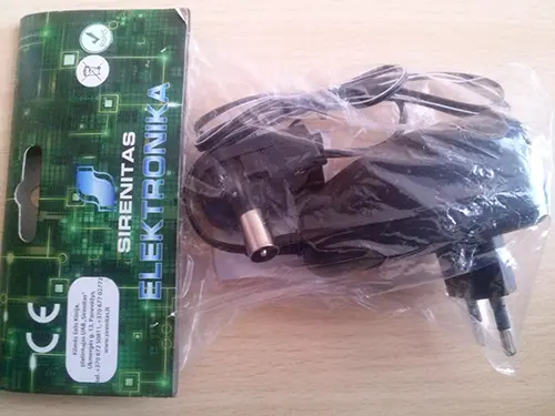 Foto uit de officiële melding: SIRENITAS ELEKTRONIKA Switching Adaptor Voeding voor antenne — risico: Brandwonden & Elektrische schok