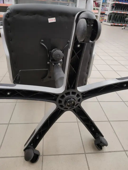 Foto do aviso oficial: Office chair Presidente — risco: Ferimentos (A12/00175/21)