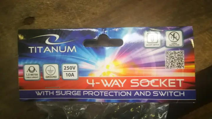 Photo de l’avis officiel: TITANUM 4-Way Socket Plomb d’extension — risque: Choc électrique & Incendie