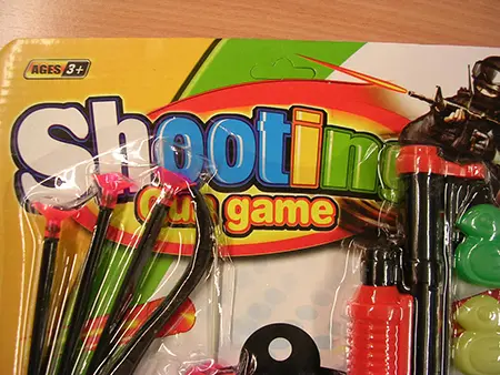 Foto dell’avviso ufficiale: Shooting Gun Game Set di pistole giocattolo — rischio: Rischio chimico & Ostruzione delle vie aeree