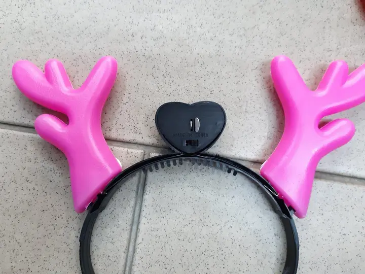 Photo de l’avis officiel: Hračka Bandeau en plastique — risque: Risque chimique & Étouffement