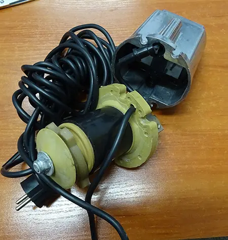 Foto uit de officiële melding: Olsa Vibrating-Reed Electric Pump Rucheek Techno Pribor Waterpomp met dompelpomp — risico: Elektrische schok