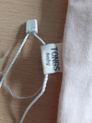 Photo from the official notice: Tongs baby baby's bodysuit — choking risk