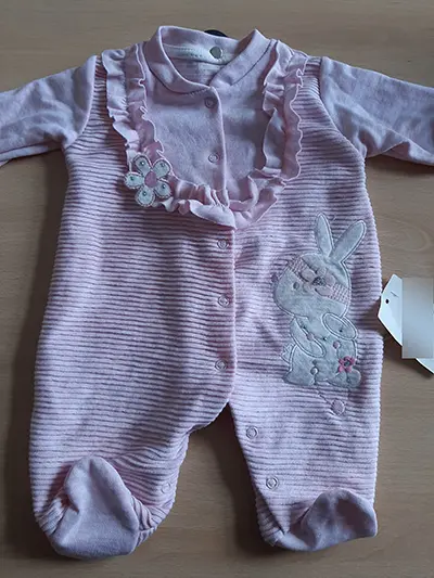 Photo de l’avis officiel: BABYBAL Combinaison de bébé — risque: Étouffement