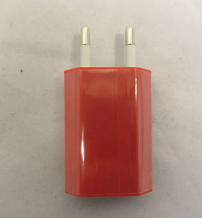 Foto aus der offiziellen Meldung: Candy Color Travel EU Plug USB Wall Charger Home Wall AC Charger Adapter for All Cellphones USB-Ladegerät — Risiko: Elektrischer Schlag & Feuer