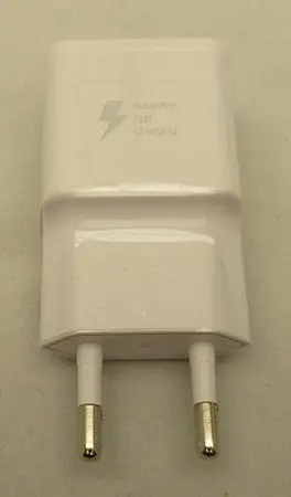 Foto aus der offiziellen Meldung: Adaptive Fast Charging Wall Charger Power Adapter for Samsung Phone EU Plug A#S USB-Ladegerät — Risiko: Elektrischer Schlag & Feuer