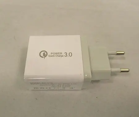 Photo de l’avis officiel: Quick Charge 3.0 Chargeur USB — risque: Choc électrique & Incendie