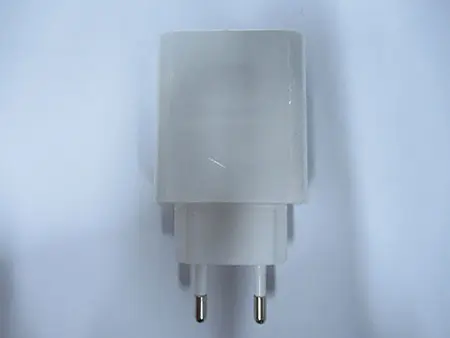 Photo from the official notice: Huawei Original Huawei 4.5V 5A Supercharge Quick Charger for Huawei P20 Pro P20 Lite Mate 10 Mate 20 Pro 5A us — electric shock & fire risk