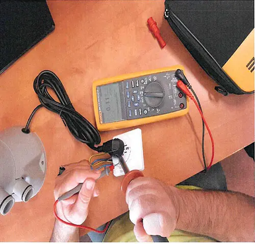 Foto do aviso oficial: Adaptador — risco: Choque elétrico (A12/00291/21)