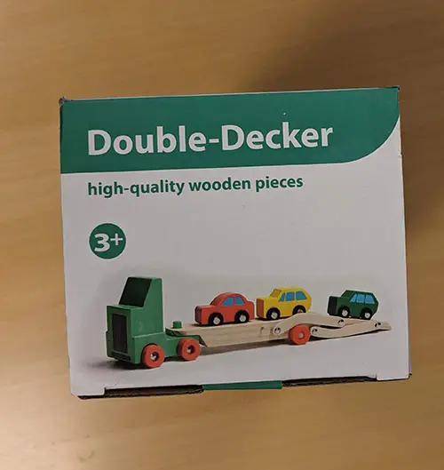 Foto aus der offiziellen Meldung: Double Decker Holzspielzeug Auto — Risiko: Ersticken