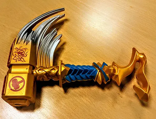 Foto aus der offiziellen Meldung: Super Hero Kunststoffhämmer — Risiko: Ersticken