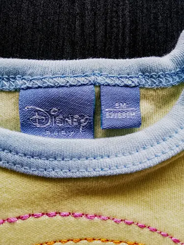 Photo de l’avis officiel: Disney Baby T-shirt bébé — risque: Étouffement (A12/00313/21)