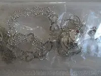 Zdjęcie z oficjalnego zgłoszenia: Orion Creations Vampire Diaries Geschenkpackung Halsketten, Ohrringe und Armband in Kissenkasten Zestaw biżute — ryzyko: Chemiczne