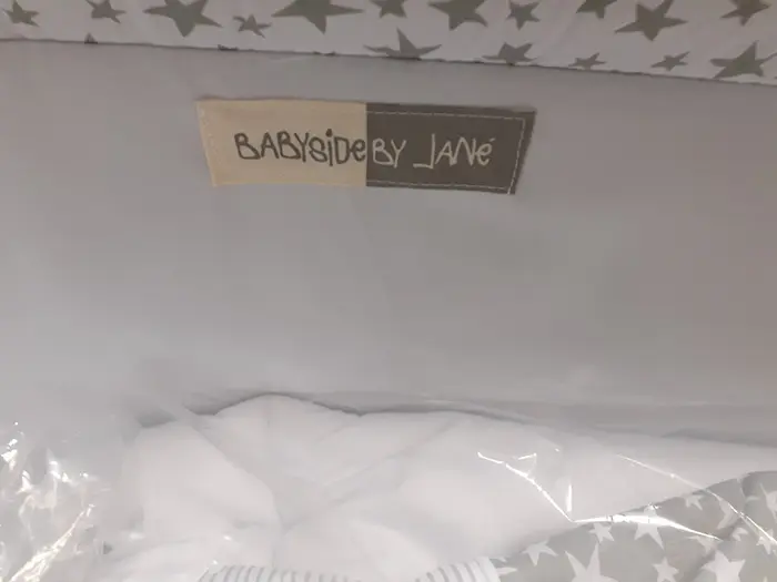 Photo from the official notice: JANÉ Babyside bedside sleeper — strangulation risk