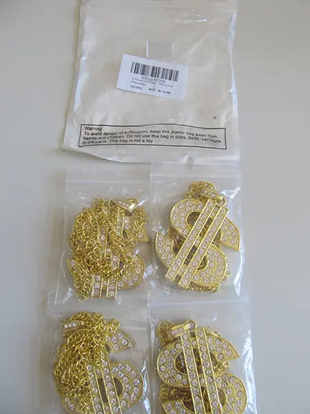 Foto del aviso oficial: gigitube gigitube 6 Stück Hip Hop Gold Kette, Hip Hop Dollar Halskette, Dollarzeichen Anhänger Collar — riesgo: Riesgos químicos