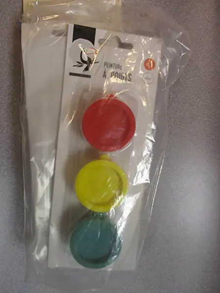 Foto aus der offiziellen Meldung: Either 'Peinture à doigts' or 'Washable - three fingerpaints' Fingerfarbe — Risiko: Chemikalie