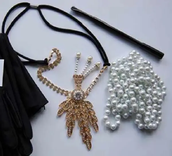Photo from the official notice: BigLion Mode 20 Jahre Accessoires Flapper Set Stirnband Ohrringe Perlen Halskette Handschuh Zigarettenspitze c — chemical risk