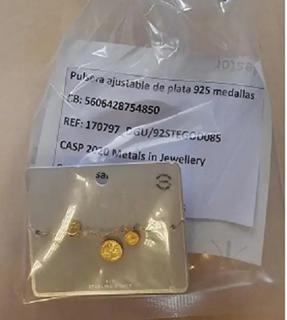 Photo from the official notice: Parfois Pulsera ajustable de plata 925 medallas silver adjustable bracelet — chemical risk