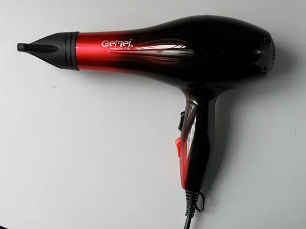 Photo de l’avis officiel: Gemei PROFESSIONAL HAIR DRYER Sèche-cheveux — risque: Brûlures & Choc électrique (A12/00567/21)