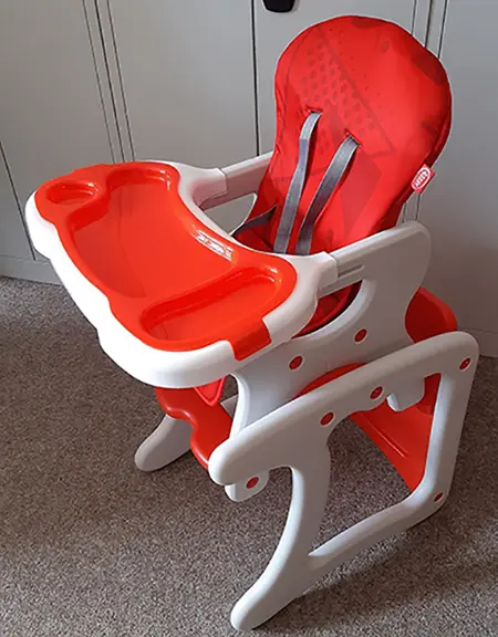 Foto aus der offiziellen Meldung: 4 BABY® Fashion Red JUST FOR YOUR BABY Kinderhochstuhl-Set — Risiko: Verletzungen